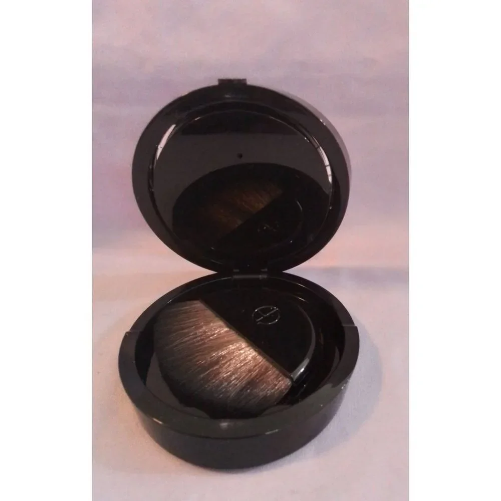 Giorgio Armani Luminous Silk Glow Fusion Powder 11.5 Compact (mirror broken)